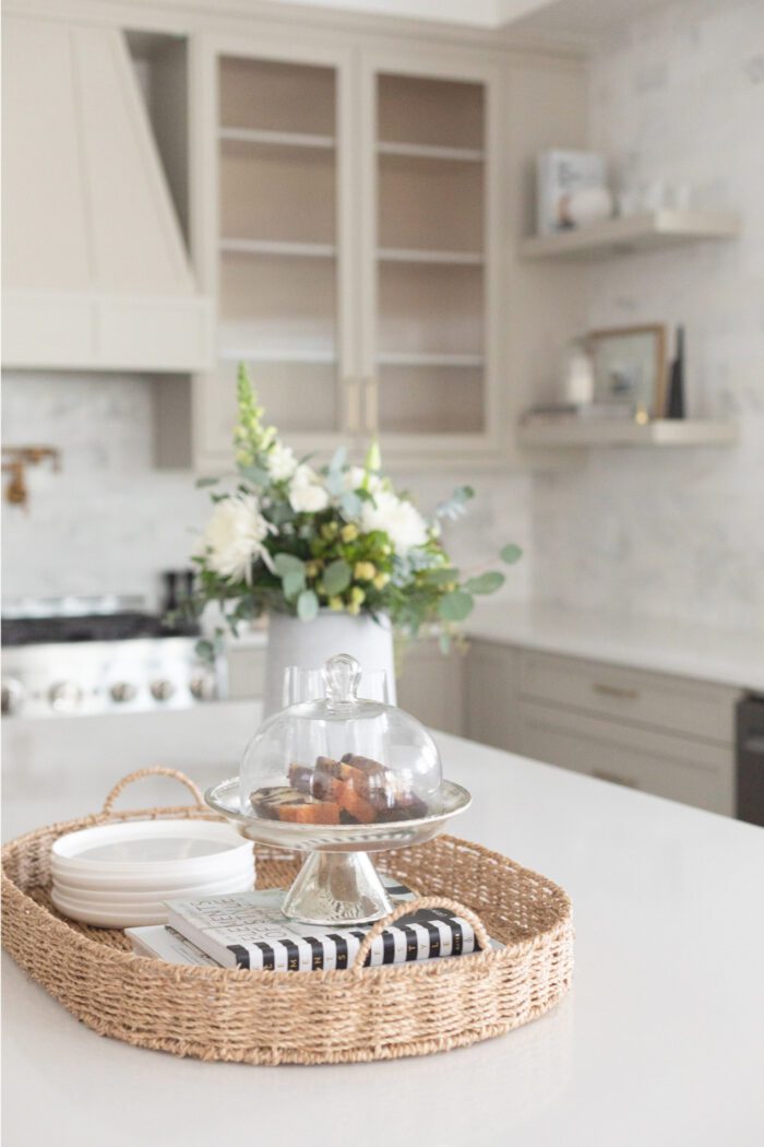 29 Kitchen Island Decor Tray Ideas That Are Cozy & Stunning