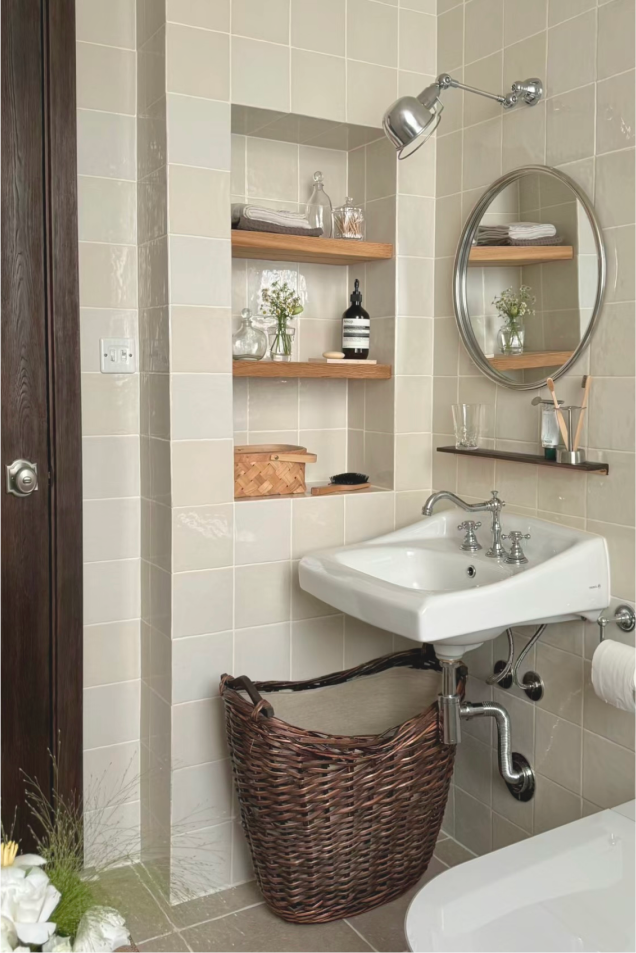 27 Best Small Bathroom Shelf Ideas That Look Gorgeous (And Are Practical)